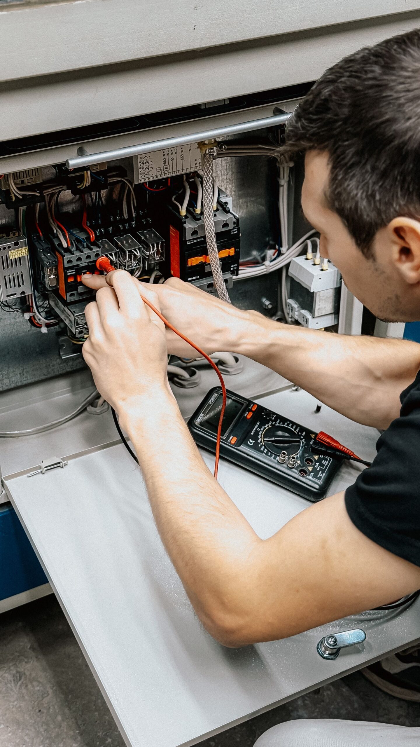 Meting aan elektrische installatie met multimeter